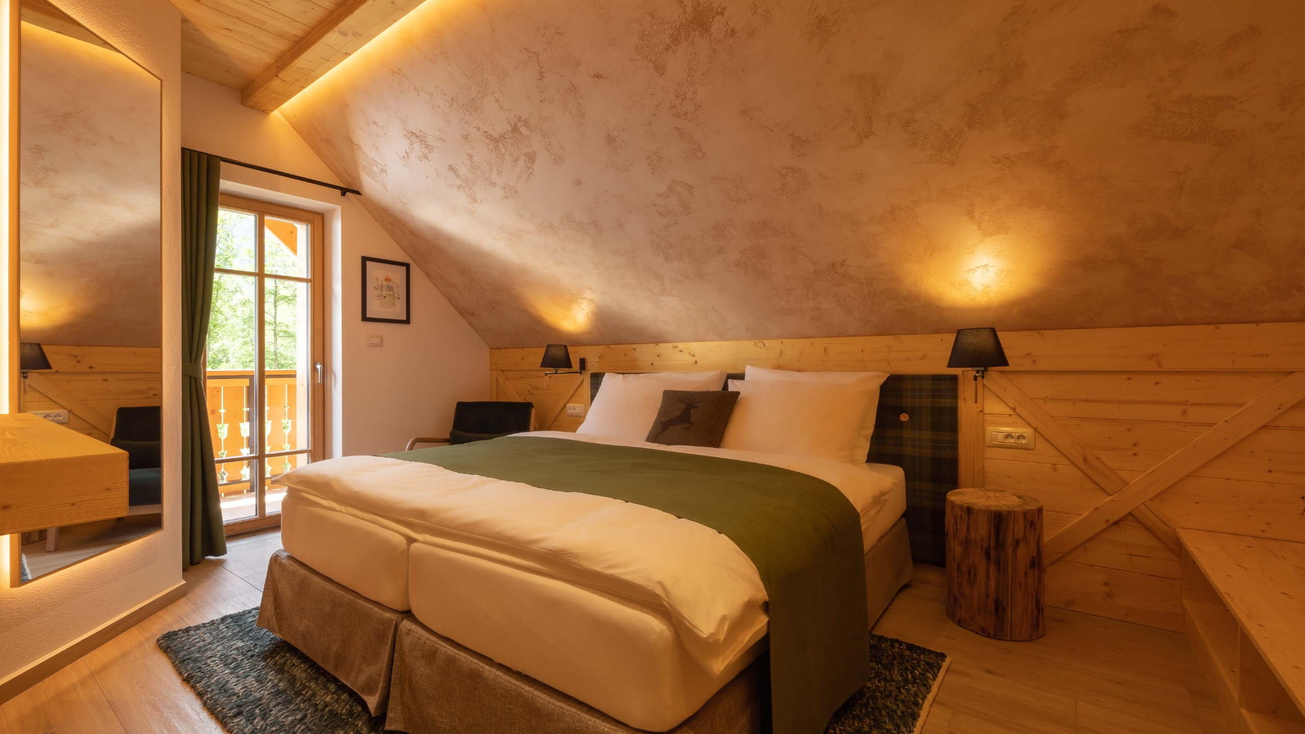 Spalnica v Alpskem SPA Chaletu v resortu Privillage Stare ob Bohinjskem jezeru.